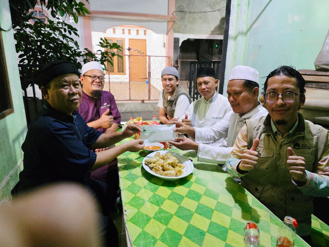 Penyerahan Donasi untuk Marbot yang Kehilangan Motor di Masjid
